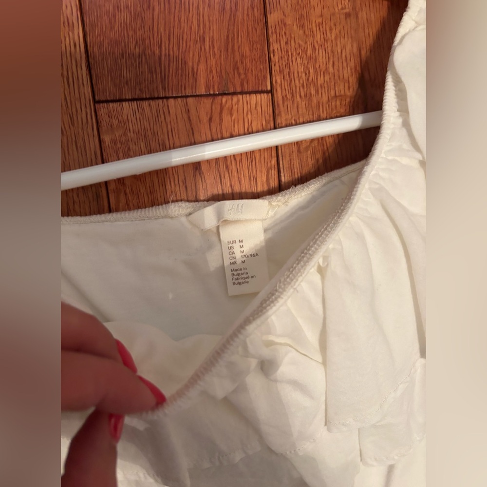 H&M White Off-the-Shoulder Ruffled Blouse - Picture 2 of 2